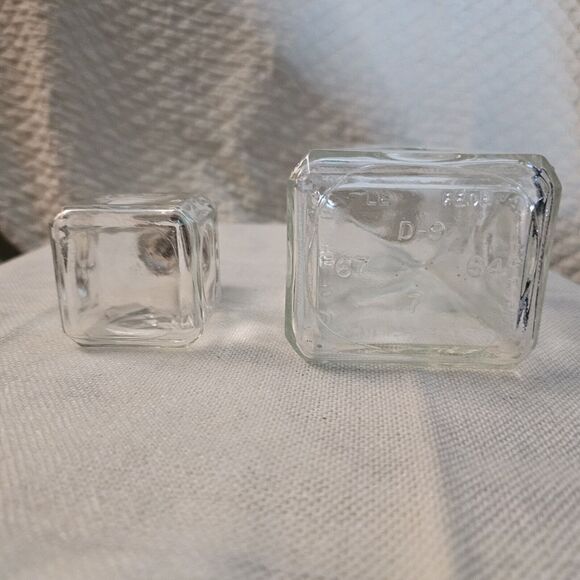 Vintage Glass Whiskey Decantur Art Deco Style Circular Pattern W/ Square Stopper - Picture 7 of 10